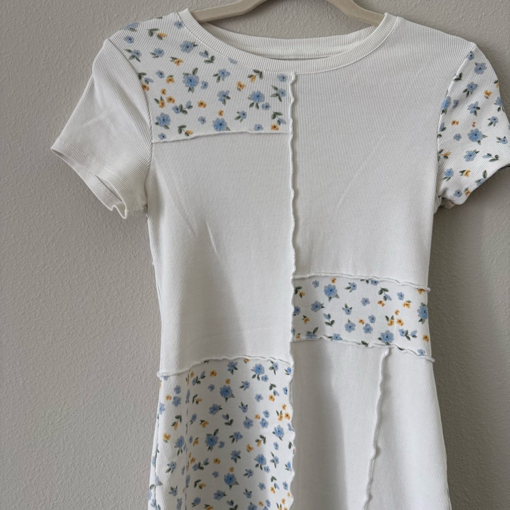 Hollister Floral Patchwork White Dress - Picture 4 of 9